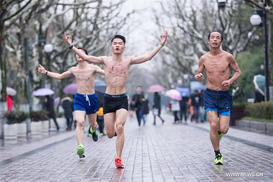 chan hui ying add naked runners photo