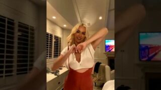 carol surges add lindsey pelas onlyfans leaks photo