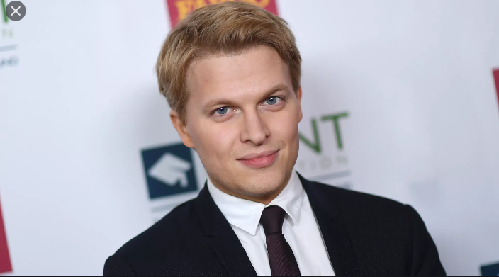 benjamin hazen add ronan farrow nude photo