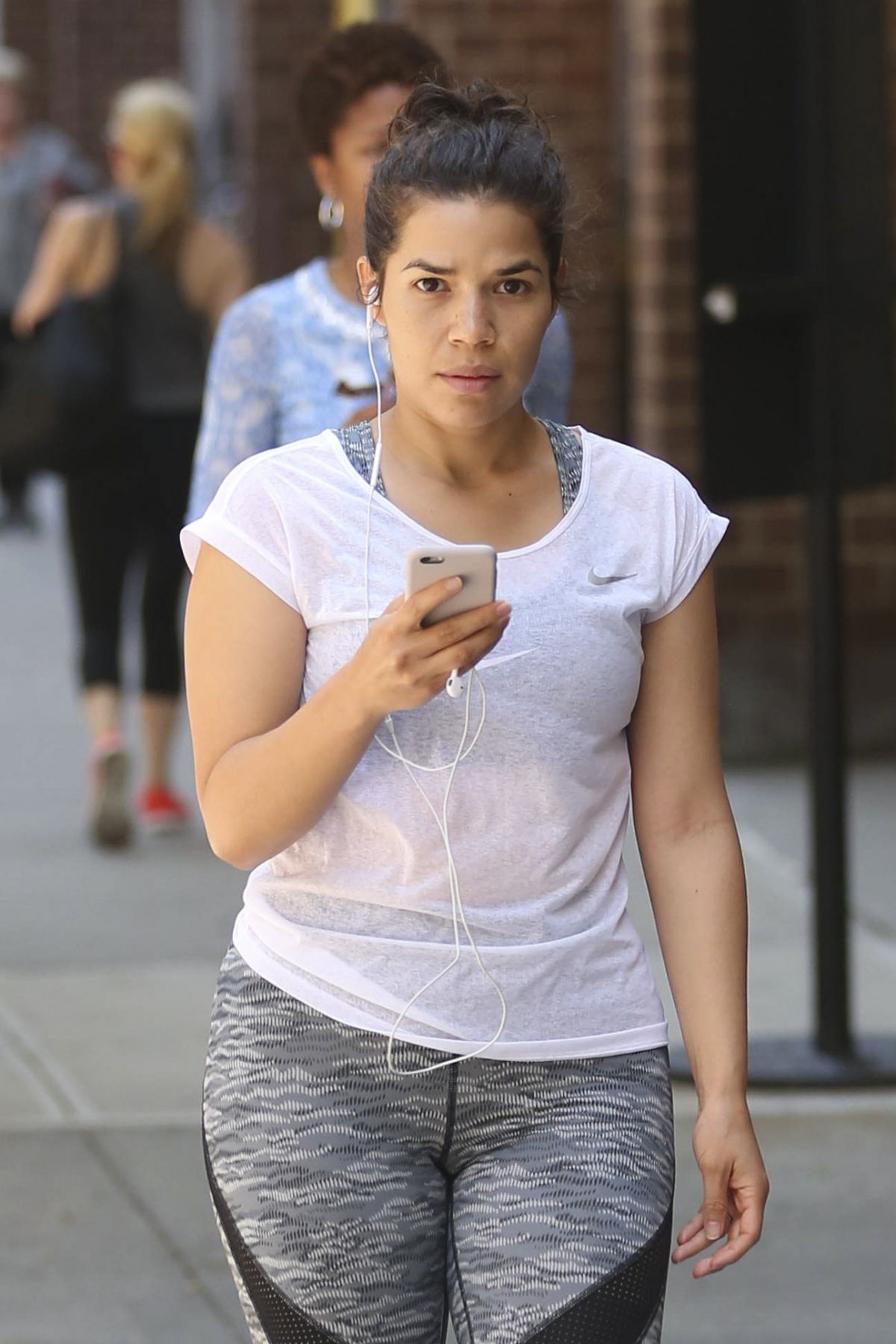 ahmad alhussain add america ferrera in bikini photo