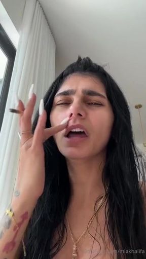 deb dickie add mia khalifa solo photo