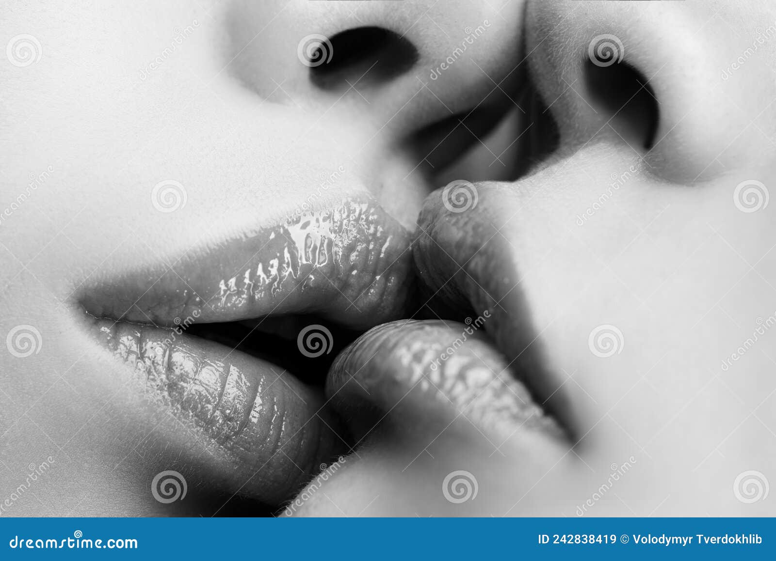 aimee lamont add hot lesbian smooch photo