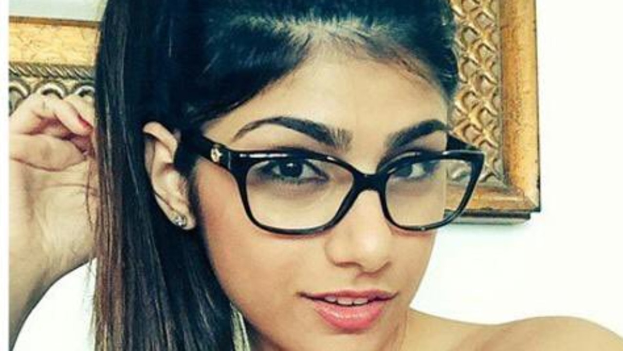 anwer gamal add pornografia mia khalifa photo