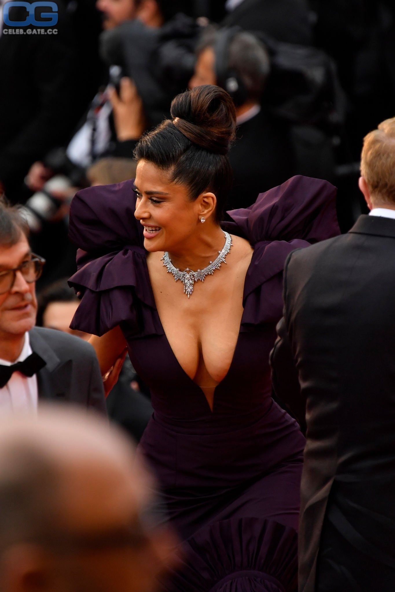 awang putra add salma hayek fappening image